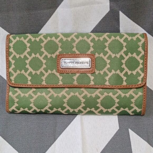 Tommy Hilfiger green wallet - Picture 1 of 10